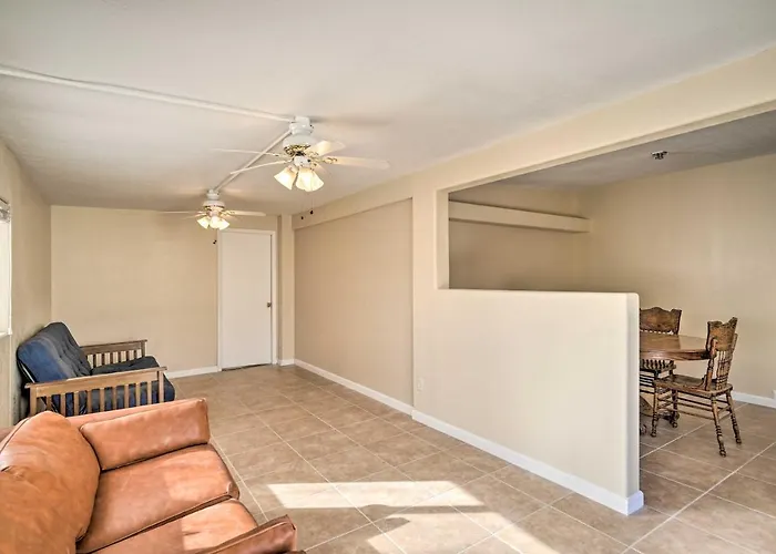 Holiday home 3 Mi To Havasu: W/ Patio *